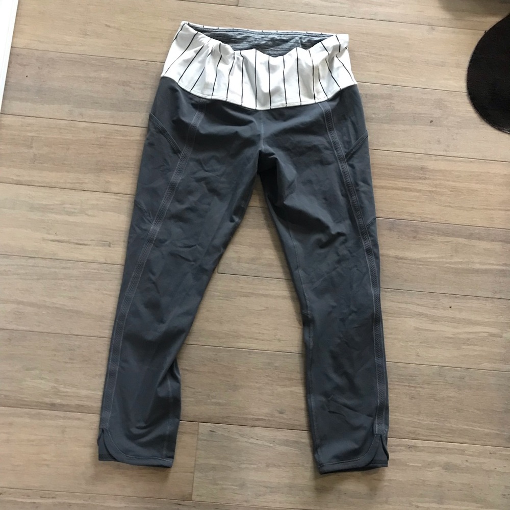 LOW PRICE MOVING- LULULEMON CROPPED LEGGINGS